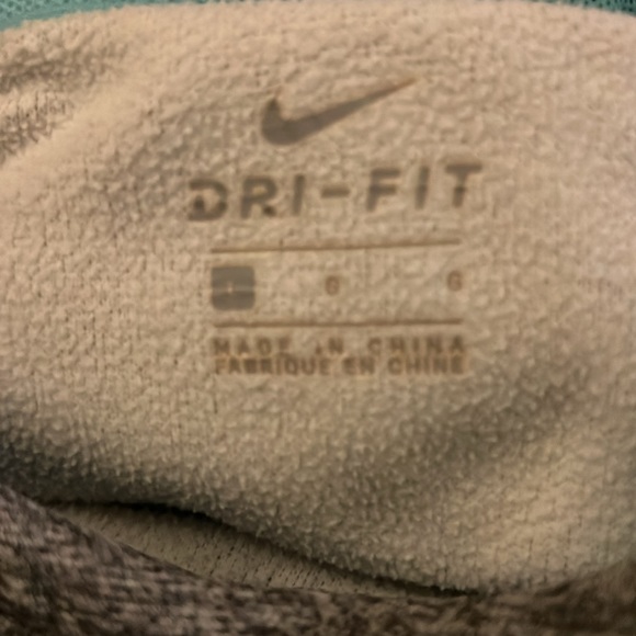 Size L Nike Dri Fit Kids Hoody - Picture 2 of 2
